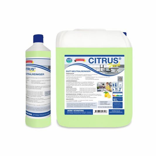 Abgebildet sind zwei Gebinde des Arcora CITRUS FRESH NEUTRALREINIGER von Arcora International GmbH: eine 1-Liter-Flasche und ein 10-Liter-Kanister, beide mit blauem Verschluss und Etiketten, die gereinigte Oberflächen, Zitronen und einen frischen Zitrusduft zeigen.