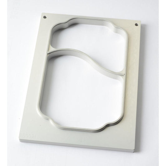 Eine rechteckige Kassette DF10/20 für PP-Schalen, 700/400 ml, 2-kompartimentiert von Duni GmbH, mit zwei unregelmäßig geformten Ausschnitten und einem dünnen Metallsteg, liegt auf einer weißen Fläche.