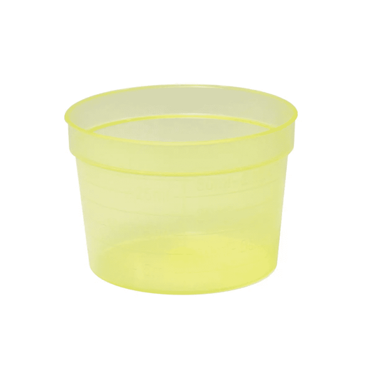 Der AMPri PP Medizinbecher 30 ml ist ein durchscheinender gelber Kunststoffmessbecher aus Polypropylen mit Volumenmarkierungen an der Seite. Dieser zylindrisch geformte Becher hat von oben bis unten einen gleichbleibenden Durchmesser und steht auf einem schlichten weißen Hintergrund. Das Produkt ist in verschiedenen Farben erhältlich und umfasst 2000 Stück pro Packung. Hergestellt wird es von der AMPri Handelsgesellschaft mbH.