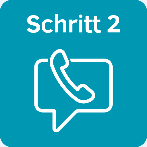 Ein blaues, quadratisches Symbol mit dem Text "Schritt 2" oben und einem weißen Umriss eines Telefonhörers in einer Sprechblase unterhalb des Textes.
