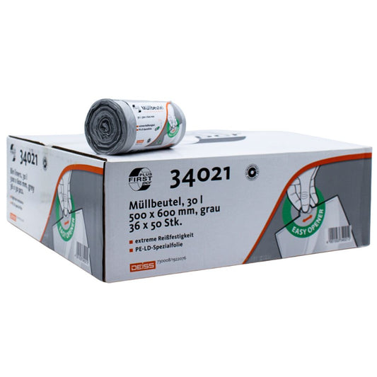 Eine Schachtel grauer DEISS First Plus Pcr Müllbeutel, auf der eine Rolle abgebildet ist, ist mit den Angaben 30 Liter und 500 x 600 mm groß. Sie enthält 36 Rollen mit jeweils 50 Beuteln. Die Schachtel ist mit den Markenlogos der EMIL DEISS KG (GmbH + Co.) und einem „Easy Open“-Symbol versehen, das auf die Zusammensetzung von 40 % Post-Consumer-Rezyklat hinweist und somit eine klimaneutrale Wahl darstellt.