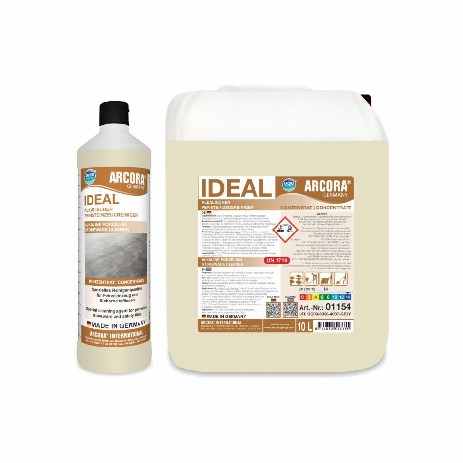 Afgebeeld zijn twee verpakkingen van de Arcora IDEAL ALKALISCHER FEINSTEINZEUGREINIGER van Arcora International GmbH - een 1L-fles met zwarte dop en een 10L-kan. Beide hebben gedetailleerde etiketten met tekst en gevaarsymbolen, ideaal voor het reinigen van fijnsteen.