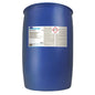 Een groot blauw kunststofvat (200 l) van Suma Med Alu van Diversey Deutschland GmbH & Co. OHG, met dezelfde formule als Suma Jade Pur-Eco L8, voor vaatwasmachines, heeft een wit etiket met tekst en een symbool voor bijtende stoffen; rechtopstaand afgebeeld op een witte achtergrond.
