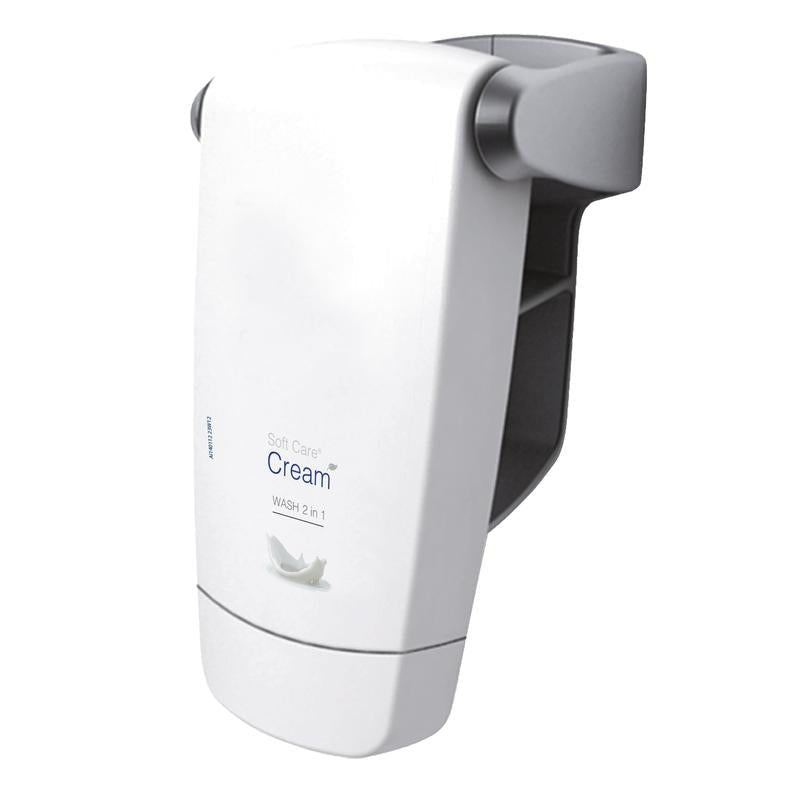 Een witte wanddispenser met het opschrift "Soft Care Cream Wash 2 in 1, douchegel en haarshampoo | Fles (250 ml)" van Diversey Deutschland GmbH & Co. OHG wordt gekenmerkt door een duifgrafiek, een gebogen ontwerp en een grijze drukhendel voor gemakkelijke afgifte van gel of shampoo.