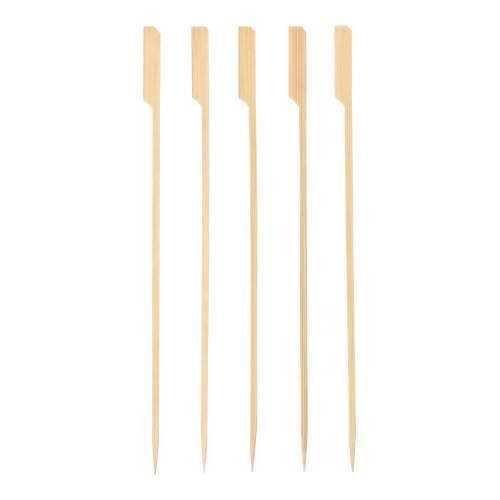 Vijf PAPSTAR grillspiesen "puur" van hout (25 cm) van PAPSTAR GmbH met een platte, afgeschuinde kop en scherpe punt liggen naast elkaar op een witte achtergrond. Ideaal voor BBQ en grillfeesten, verkrijgbaar in kartonnen tray (150 stuks).