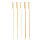 Vijf PAPSTAR grillspiesen "puur" van hout (25 cm) van PAPSTAR GmbH met een platte, afgeschuinde kop en scherpe punt liggen naast elkaar op een witte achtergrond. Ideaal voor BBQ en grillfeesten, verkrijgbaar in kartonnen tray (150 stuks).