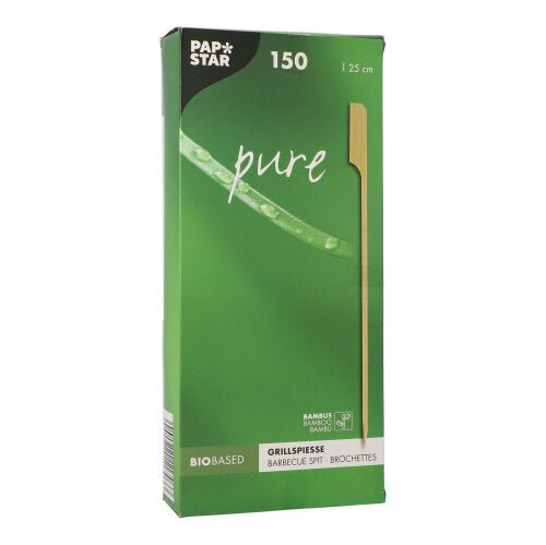 De groene doos van PAPSTAR GmbH bevat 150 grillspiesen "puur" (25 cm) van bamboe, ideaal voor BBQ en grillfeesten. De voorkant toont een grillspies en benadrukt de bio-gebaseerde, milieuvriendelijke kwaliteit.