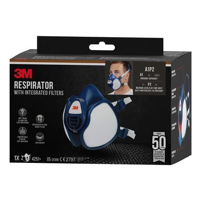 Het 3M™ ademhalingsmasker met geïntegreerde filters van 3M Deutschland GmbH is afgebeeld op de doos, die het masker tijdens het dragen toont en kenmerken zoals 50+ uur bescherming en de modellen 4251+ en 2797 benadrukt.
