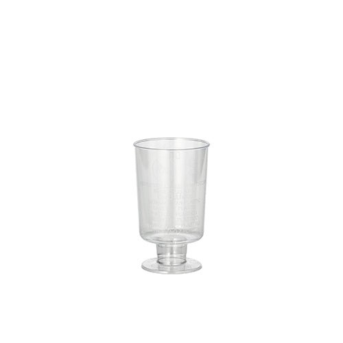 De Starpak 20 steelglazen voor witte wijn, van glashelder polystyreen, overtuigen door hun elegante design in de stijl van klassieke witte wijnglazen. Het glas staat op een brede voet met een korte steel voor een neutrale, witte achtergrond.