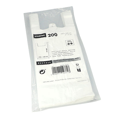 Een transparante kunststofverpakking bevat 200 Starpak hemdtasjes van wit HDPE met handvatten. Het etiket aan de voorkant toont productinformatie, afmetingen, recyclingsymbolen voor milieuvriendelijkheid, het merk Starpak en een barcode.