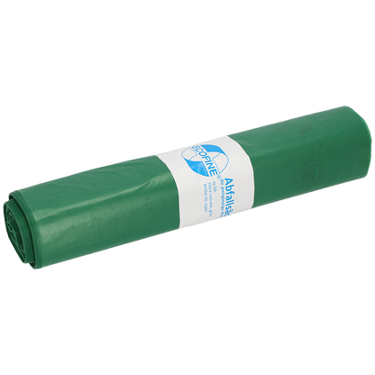 Een opgerolde groene DEISS ECOFINE® afvalzak 13900 (120L, gerecycled LDPE/LLDPE) van EMIL DEISS KG, met wit-blauw etiket, op effen witte achtergrond - ideaal voor milieuvriendelijke afvalverwerking.