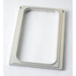 De Duni GmbH Kassette DF10/20 is een rechthoekig, lichtgrijs frame met afgeronde binnenhoeken en vier schroefgaten, perfect voor de organisatie van PP schalen 265x162x50 of 265x162x70 mm als praktische opbergoplossing. De verpakking bevat 1 stuk.