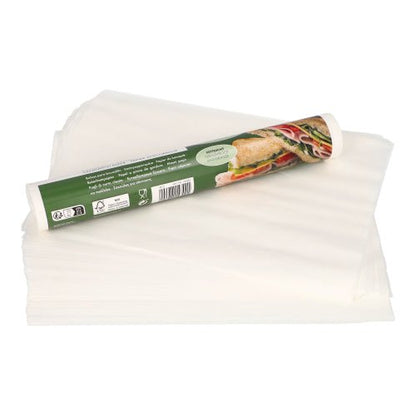 Een rol PAPSTAR boterhammenpapier 25x30 cm, 100 vellen, wit | Banderol (100 vellen) van PAPSTAR GmbH ligt op een stapel vellen, geëtiketteerd met productinformatie - ideaal voor het inpakken van belegde broodjes of snacks.