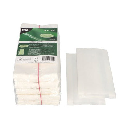 Een stapel PAPSTAR boterhamzakjes vetdicht, 21x10x3 cm, wit (500 stuks), ligt naast drie uitgespreide zakjes op een witte achtergrond - ideaal voor het vers houden van snacks en sandwiches.