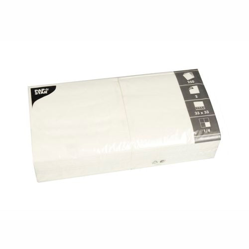 Een verzegelde verpakking met 250 PAPSTAR 2-laagse witte servetten (33 x 33 cm, 1/8 vouw) van de PAPSTAR GmbH met zwart-wit etiket - perfect voor een stijlvol gedekte tafel.