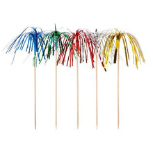 De PAPSTAR 10 decoratieve prikkers van PAPSTAR GmbH bestaan uit tien houten spiesjes met metallic foliestaarten in blauw, groen, rood, zilver en goud - ideaal als feestdecoratie of voor fingerfood. Gepresenteerd in een rij op een witte achtergrond.