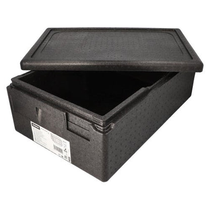 Een zwarte Starpak isolerende transportcontainer, EPP 60x40cm "Gastro-Norm 1/1", heeft een gedeeltelijk geopende deksel die de lege binnenruimte toont, en een wit etiket met tekst en barcodes aan de voorkant - ideaal voor gebruik in de horeca.