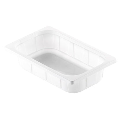 De Duni GmbH PP Schaal 1/4 GN Wit PP is een rechthoekige witte schaal met rechte zijden, een platte rand en subtiele verticale groeven ter ondersteuning, ontworpen als een stabiele 1/4 GN-container voor de horeca.