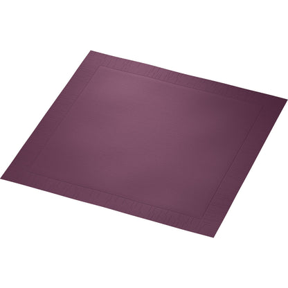 Het Duni GmbH Klassikservietten 40 x 40 cm 4-laags, geperst 1/4 vouw is een vierkant paars placemat met gestructureerde rand en glad midden, ideaal voor de elegant gedekte tafel. Gefotografeerd op witte achtergrond.