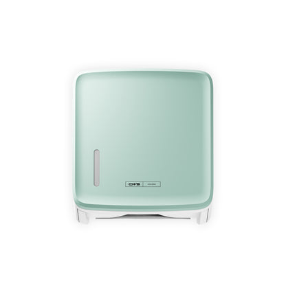 Een vierkant, aan de muur gemonteerd mintgroen CWS PureLine Frontpaneel voor de papierdispenser van CWS heeft een klein ovaal raam en een CMS-logo aan de voorkant, afgebeeld tegen een witte achtergrond.
