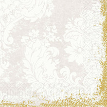 Ein florales Spitzenmuster in Vintage-Weiß auf Beige mit Goldrand ziert die Servietten Zellt.-Servietten 33x33 cm, 3-lagig Royal White (250er Pack) der Duni GmbH für einen elegant gedeckten Tisch.