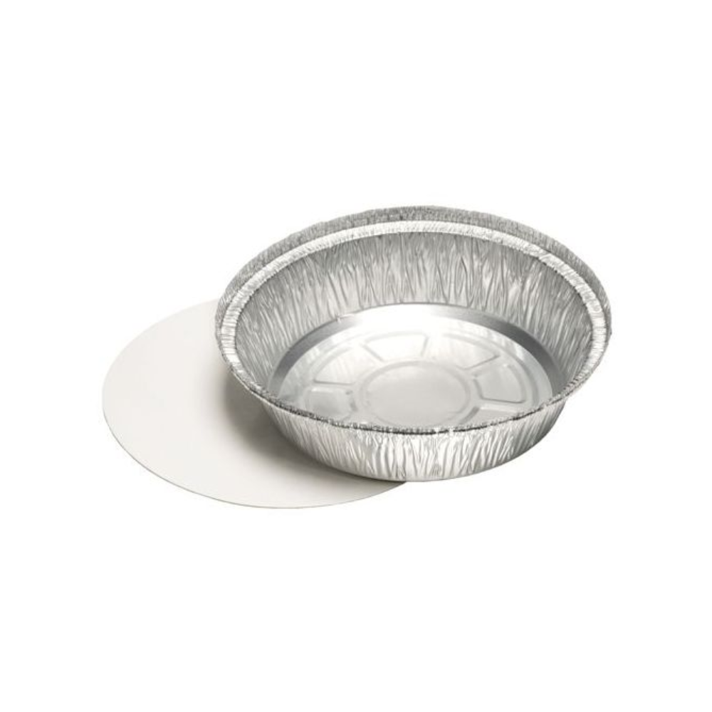 Een Starpak 25 schaaltjes, Alu + inzetdeksel, PP-gecoat bakvorm met een bijpassend plat kartonnen deksel staat in de buurt op een eenvoudige witte achtergrond.