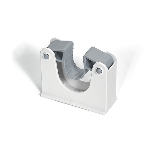 Der Nölle Profi Brush HACCP Klemmhalter für Geräteleiste von Nölle Profi Brush Bürsten- & Pinseltechnik e.K. ist eine weiß-graue Kunststoffhalterung mit Klappschellen zur Aufnahme von Rohren, ideal für hygienesensible Bereiche, abgebildet auf weißem Hintergrund.