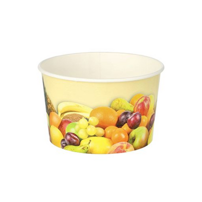 De ronde Starpak ijsbeker To Go karton 250 ml kom heeft een levendig "fruit"-ontwerp met een selectie van fruit zoals sinaasappels, druiven, appels en perziken op een lichte achtergrond. Deze lege kartonnen kom wordt gepresenteerd tegen een eenvoudige witte achtergrond.