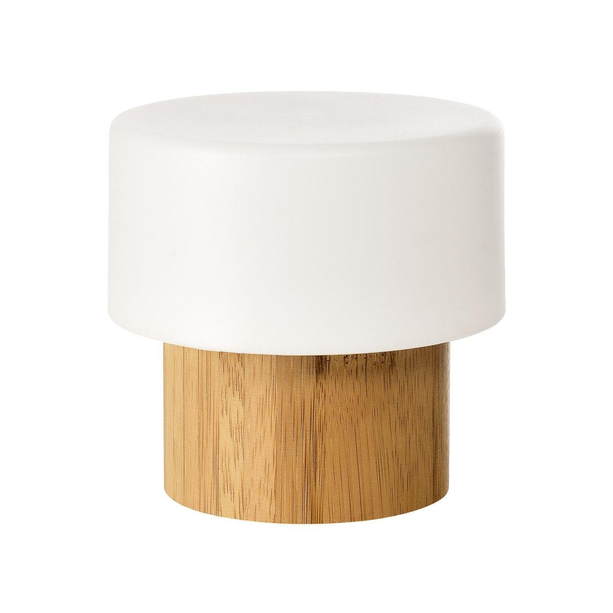 De LED kaarsenhouder van bamboe (110x110 mm) van Duni GmbH biedt stijlvolle tafeldecoratie en moderne verlichting, gepresenteerd tegen een eenvoudige, witte achtergrond. De verpakking bevat 1 stuk.