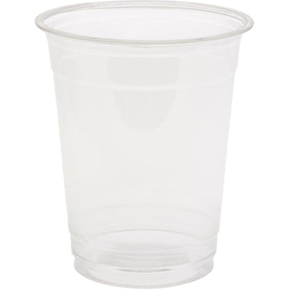 Een heldere, glasheldere beker van Duni GmbH in elegante glaslook staat rechtop voor een eenvoudige witte achtergrond, waarvan de zichtbare rand en bodem hoogwaardige materialen laten zien.