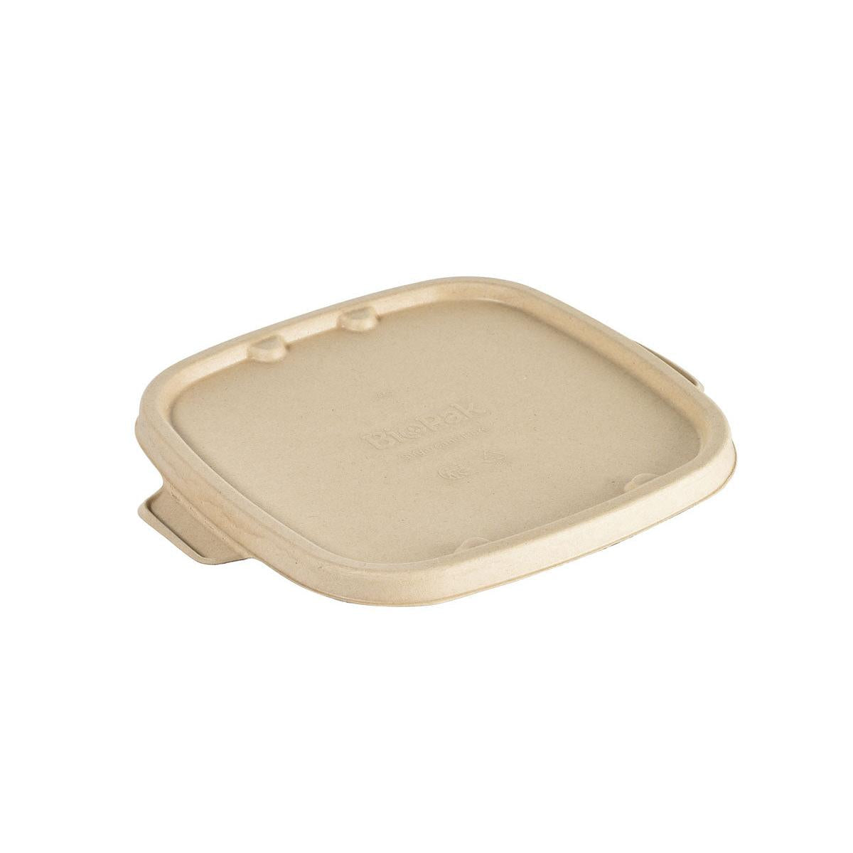 Der Bagasse-Deckel Bowl CUBE SQUARE 900/1200 ml von Duni GmbH aus braunem, unbeschichtetem Bagasse (219x185x11 mm), eckig mit abgerundeten Ecken und erhöhtem Rand, nachhaltige Verpackung, Packung mit 40 Stück.