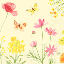Die Servietten 33x33 cm, Poppy Field Design von Duni GmbH zeigen ein Aquarelldesign aus rosa und gelben Wildblumen und Schmetterlingen auf hellem Grund; die Packung enthält 250 elegante Servietten.