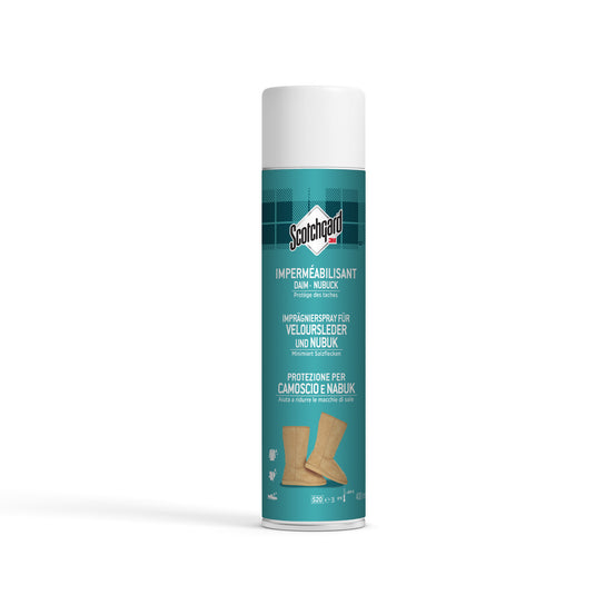 Een witte 400-ml-spuitbus van 3M Deutschland GmbH Scotchgard™ impregneerspray voor suède en nubuck staat rechtop tegen een witte achtergrond, het FR/DE/IT-etiket toont een afbeelding van suède schoenen.