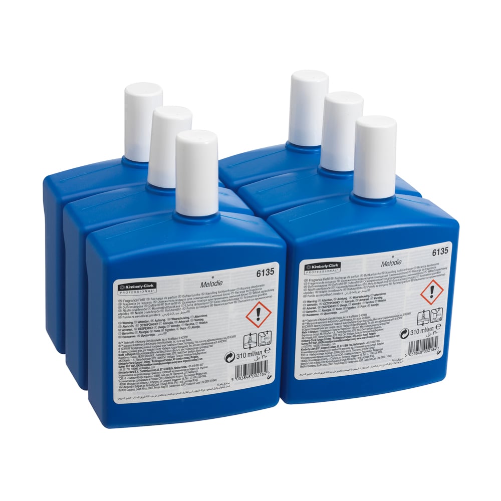 Zes transparante, rechthoekige Kimberly-Clark Professional™ geur MELODIE 310 ml navulflessen met witte sluitingen zijn in een groep samengevoegd. Elke doos bevat 6 cassettes, etiketten met productinformatie en waarschuwingen zijn naar buiten gericht. Merk: Kimberly-Clark GmbH.