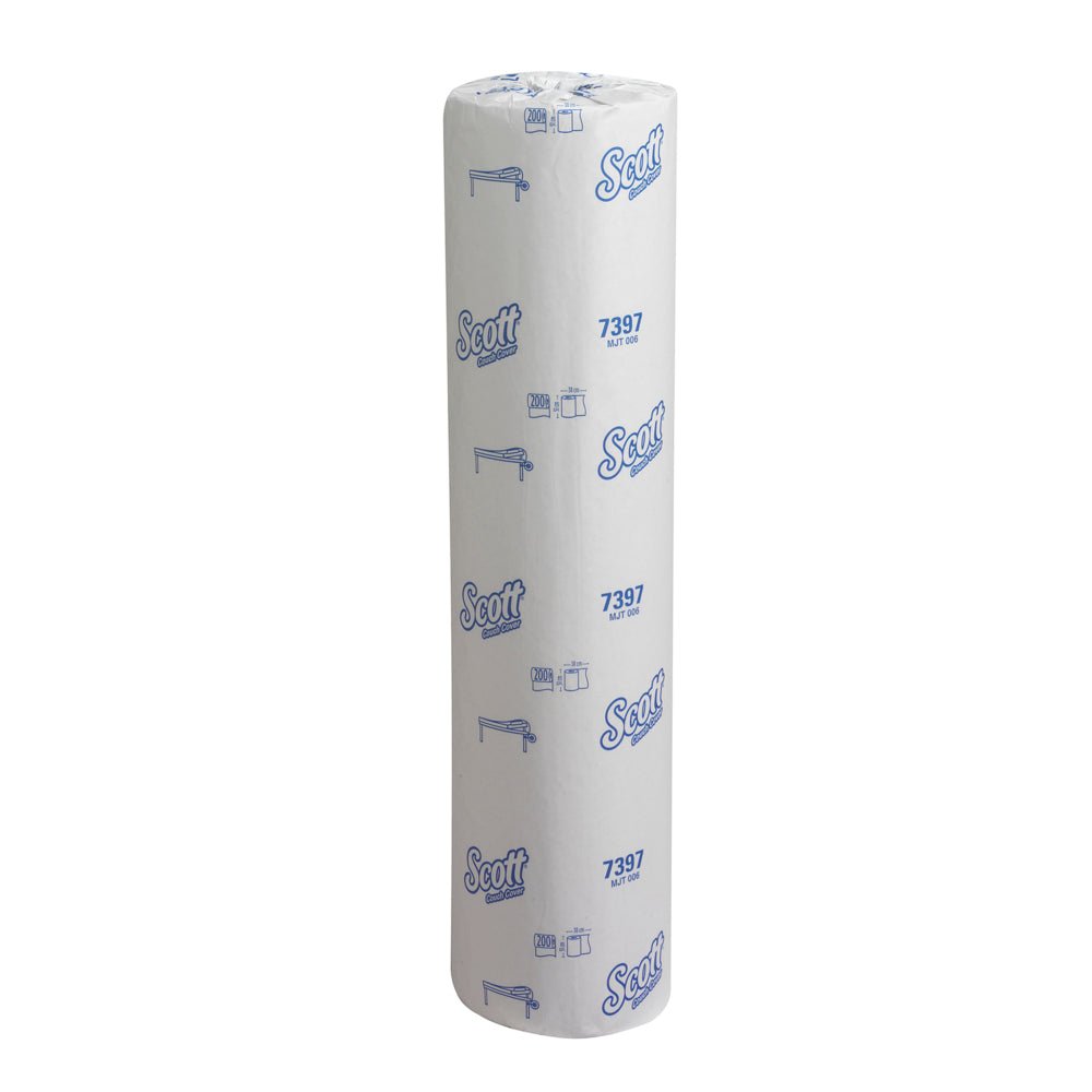 Een Scott® artsenrol - rol (38,00 cm x 51,00 cm) van Kimberly-Clark GmbH voor de hygiënische patiëntenzorg, verpakt in wit met blauwe Scott-logo's, staat rechtop op een eenvoudige witte achtergrond.