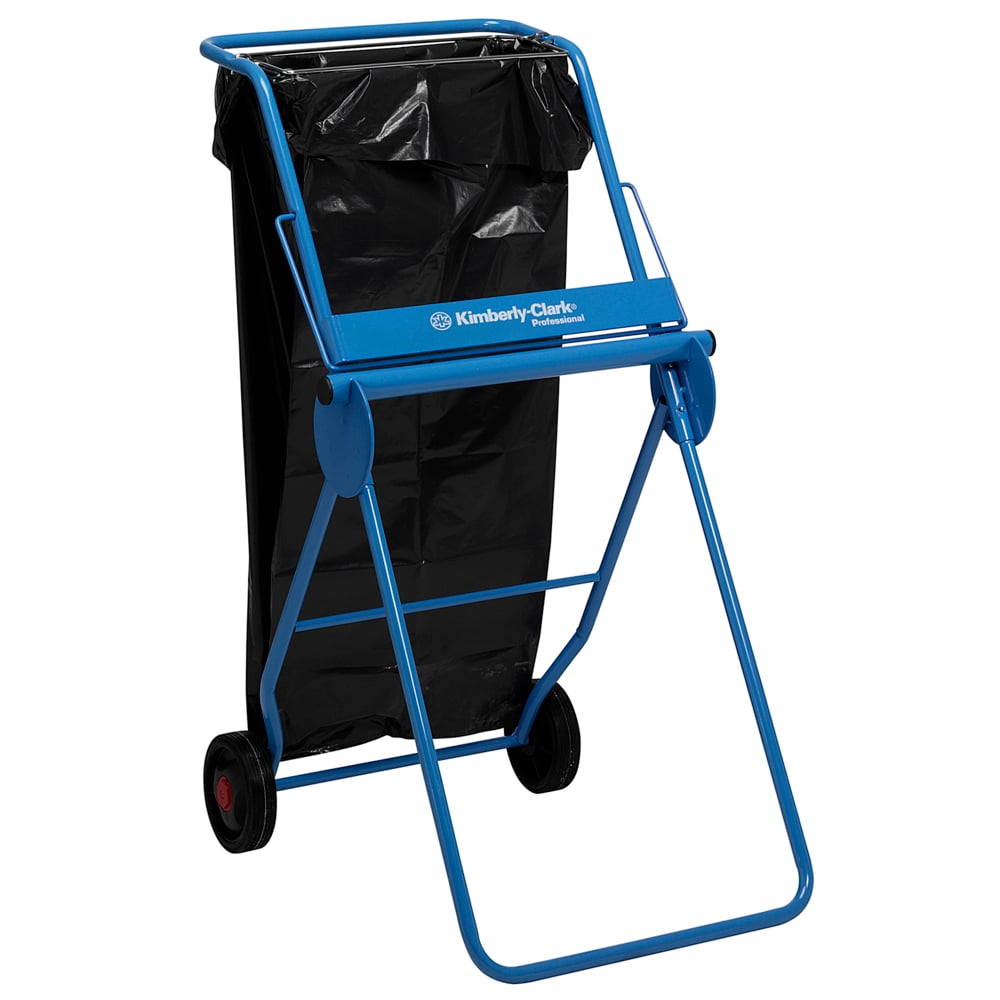 De Kimberly-Clark Professional™ Mobiele Standaard voor Doekenrollen - Grootrol in Blauw van Kimberly-Clark GmbH beschikt over een zwarte plastic zak, twee wielen, een handvat voor mobiliteit en toont het merklogo op het blauwe frame.