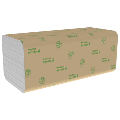 Een stapel Hostess™ NATURA™ handdoeken - zigzagvouw, klein (23,00 cm x 25,00 cm) van Kimberly-Clark GmbH in milieuvriendelijke verpakking - ideale, milieuvriendelijke handdoeken voor elke omgeving.