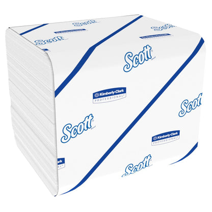 Een stapel Scott® Control™ toiletpapier in het enkele velsysteem, wit, 36 x 250 vellen per doos van Kimberly-Clark GmbH; zorgt voor comfort en reinheid in elke toiletruimte.