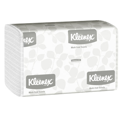 Een stapel Kleenex® Handdoeken - MultiFold in wit, verpakt door Kimberly-Clark GmbH (16 pakken x 150 vellen), met bladvormig merkverpakking met de opdruk "Multi-Fold Towels" - perfect voor toiletruimtes.