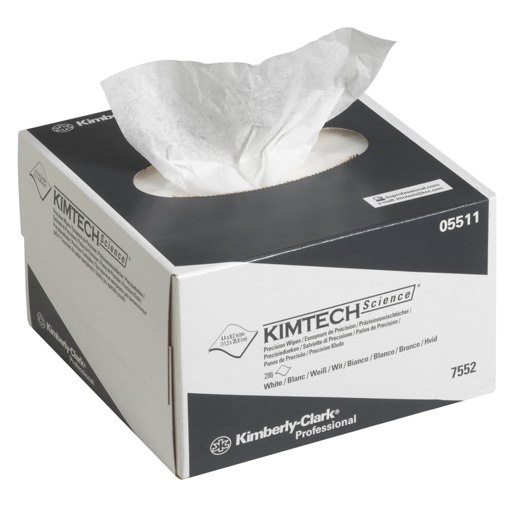 Een witte rechthoekige Kimtech® Science Precisiedoekjes-doos (Kimberly-Clark GmbH) met een pluisvrij doekje dat gedeeltelijk is uitgetrokken; ideaal voor reiniging in laboratoria. Productgegevens en merk verschijnen op de kleine 286-vel doos.