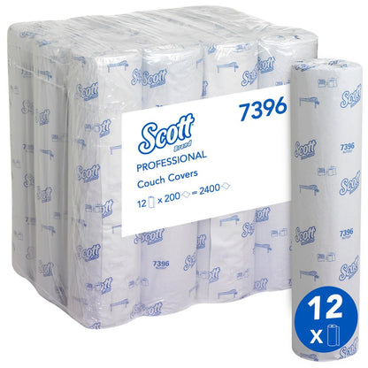 Een grootverpakking Kimberly-Clark GmbH Scott® artsenrollen (38 x 51 cm), ideaal voor de hygiënische patiëntenzorg op onderzoekstafels, model 7396. Bevat 12 rollen (2400 vellen); een rol is naast de hoofdverpakking afgebeeld.