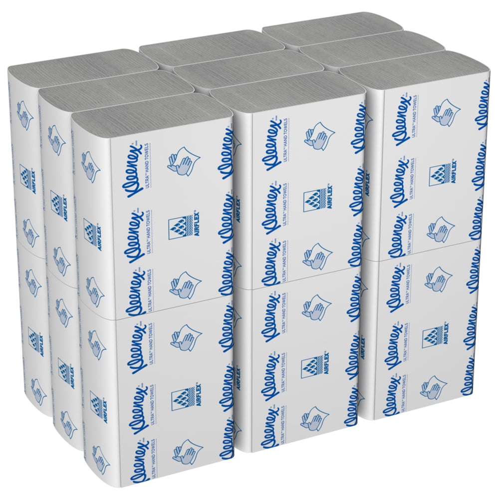 Ein Karton Kleenex® Ultra™ Handtücher von Kimberly-Clark GmbH enthält 18 weiße MultiFold-Päckchen à 150 Blatt mit blauen Texten und Symbolen auf der Verpackung.