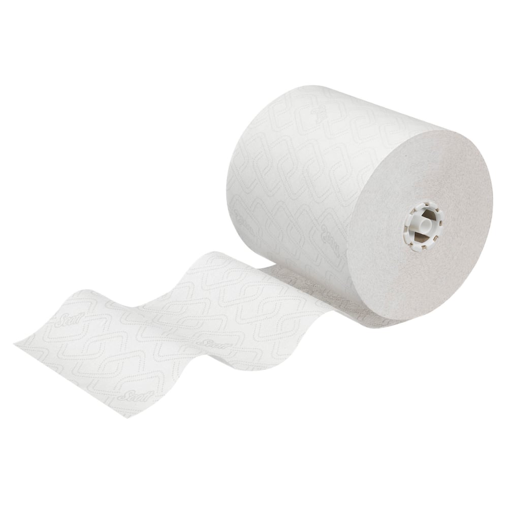 Een grote Scott® Essential™ handdoekrol van Kimberly-Clark GmbH is gedeeltelijk afgerold en toont reliëfpatronen op de witte vellen, ideaal voor hygiënische handreiniging. Verpakking: 6 rollen x 1 vel per doos.