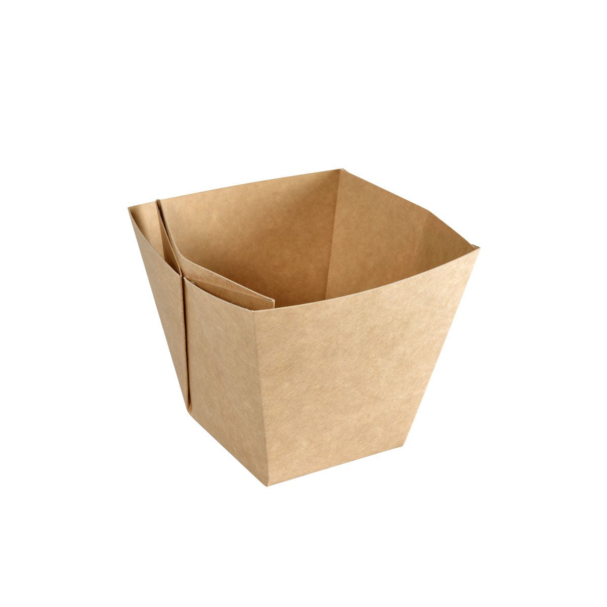 Afgebeeld is een lege Viking Cube High Box Bruin Karton/PE 113x113x100 van Duni GmbH, een bruine voedselcontainer van papier met vierkante zijkanten en open deksel, voor een witte achtergrond. Verpakking (300 stuks).