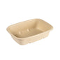 De rechthoekige Cube Bowl 900 ml van ongecoat bruin bagasse (214x159x54) van Duni GmbH, met afgeronde hoeken en verhoogde binnenverdiepingen, is een milieuvriendelijke wegwerpschaal en wordt leeg getoond tegen een witte achtergrond.