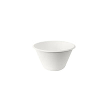 Ein kleiner, schlichter weißer Coppa Bowl 350 ml - unbeschichtet Weiß Bagasse 116x116x66 von Duni GmbH, zentriert auf weißem Hintergrund - ideales umweltfreundliches Einweggeschirr. Packung: 50 Stück.