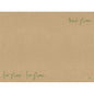 De papieren placemat "Love Green" van Duni GmbH (30x40 cm, 250 stuks) toont op bruin gerecycled papier groene handschrift: "think green" rechtsboven en "live green love green" linksonder. Perfect als decoratieve tafeldecoratie.