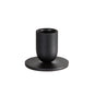 De metalen kandelaar van Duni GmbH in Totem-design (5,7x4,3 cm, 1 stuk) in elegant zwart met cilindrische beker en ronde voet is ideaal voor moderne binnenhuisdecoratie; gepresenteerd tegen een witte achtergrond.