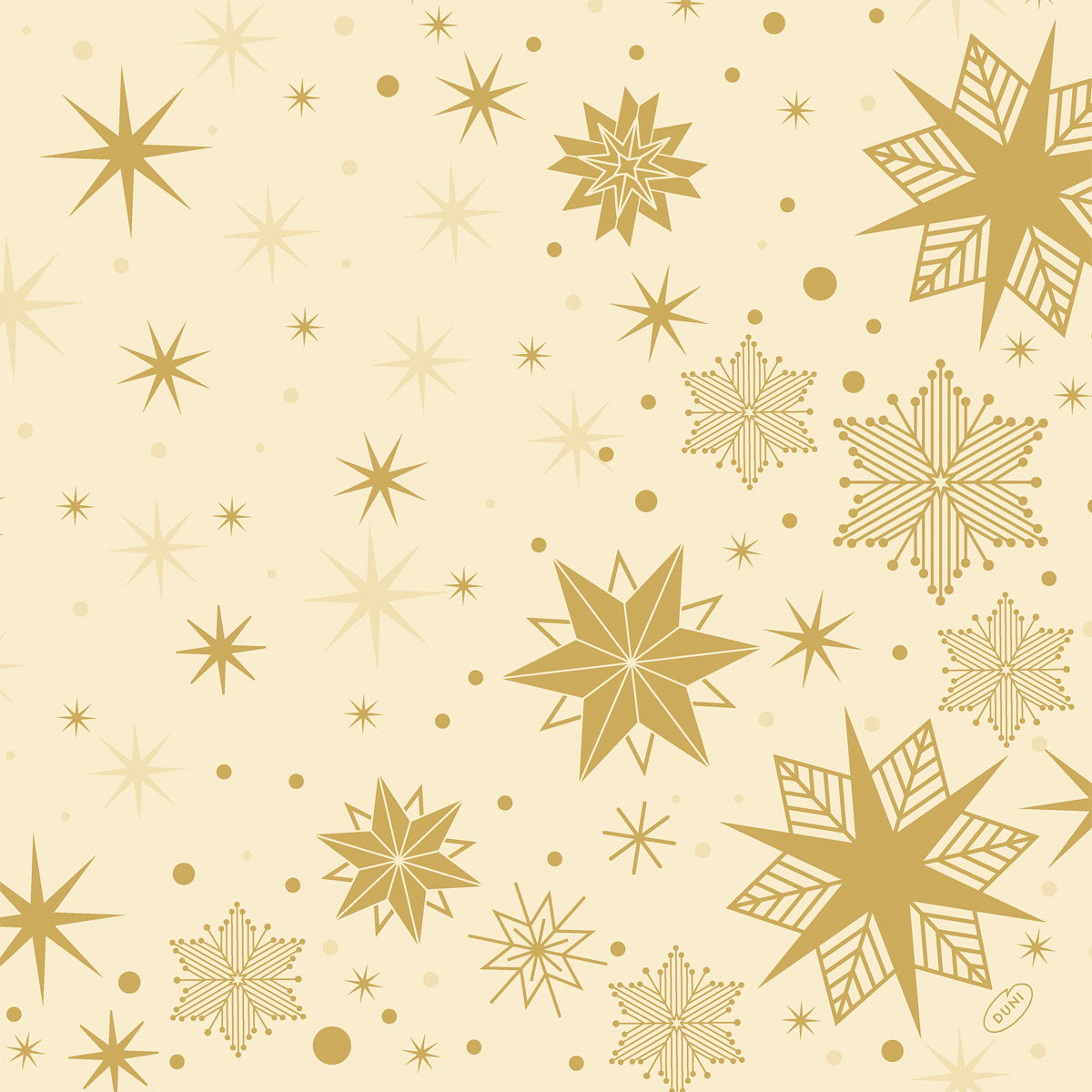 Ein Muster aus goldenen Sternen und Schneeflocken in verschiedenen Größen ziert einen hellbeigen Hintergrund auf Dunilin-Servietten 40x40cm von Duni GmbH. Einige Sterne haben durchgezogene Linien, andere gepunktete oder geometrische Muster - ideal für hochwertige Servietten.