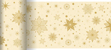 Der Bio-DC Tischläufer 0,15x20m Stargazing von Duni GmbH ist ein umweltfreundlicher, biologisch abbaubarer Tischläufer in Beige mit goldenen Schneeflocken, Sternen und Punkten - perfekt für festliche, nachhaltige Feiern.